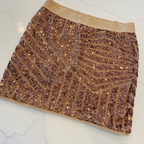 LIKE NEW BCBG Rose Gold Body Con Sequin Mini Skirt 🔥🔥🔥 - Picture 2 of 3